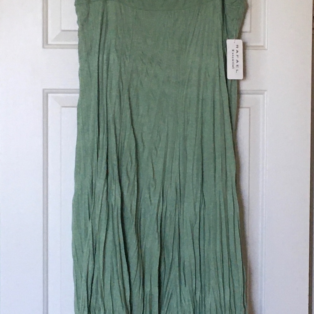 Crinkle skirt, with tags, never worn